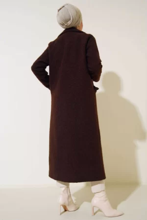 long manteau boutonné marron